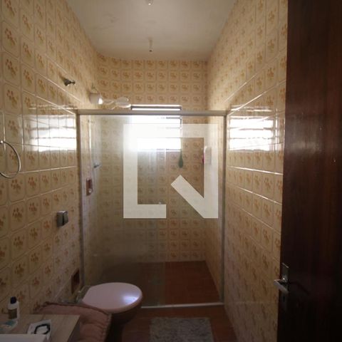 Casa à venda com 140m², 3 quartos e 2 vagasBanheiro