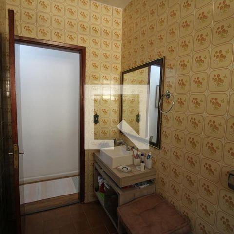 Casa à venda com 140m², 3 quartos e 2 vagasBanheiro