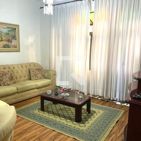 Casa à venda com 140m², 3 quartos e 2 vagas Casa à venda com 140m², 3 quartos e 2 vagasSala
