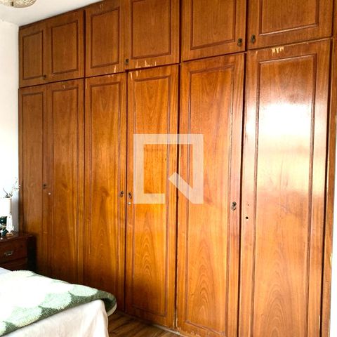 Casa à venda com 140m², 3 quartos e 2 vagas Casa à venda com 140m², 3 quartos e 2 vagasCloset