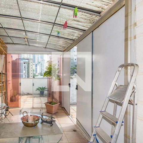 Apartamento à venda com 238m², 5 quartos e 3 vagasVaranda