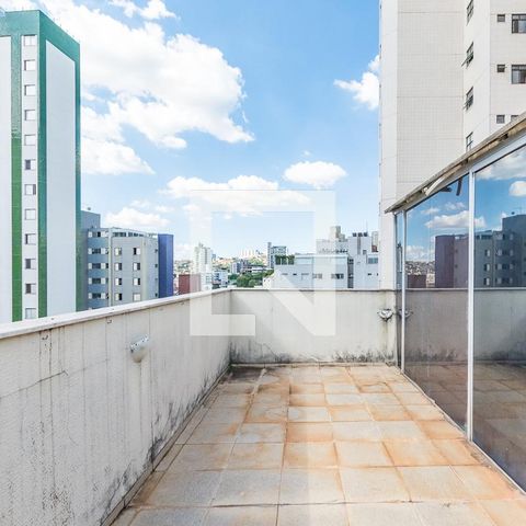 Apartamento à venda com 238m², 5 quartos e 3 vagasVaranda