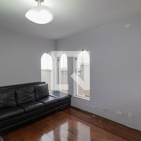 Casa à venda com 385m², 5 quartos e 6 vagas Casa à venda com 385m², 5 quartos e 6 vagasSala 4