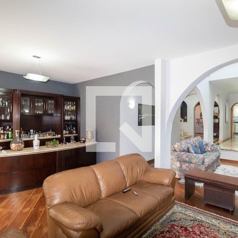 Casa à venda com 385m², 5 quartos e 6 vagas Casa à venda com 385m², 5 quartos e 6 vagasSala 1