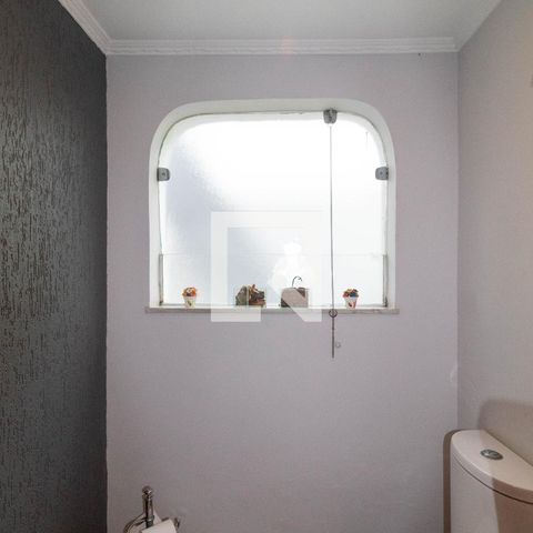 Casa à venda com 385m², 5 quartos e 6 vagas Casa à venda com 385m², 5 quartos e 6 vagasLavabo