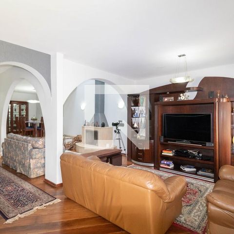 Casa à venda com 385m², 5 quartos e 6 vagas Casa à venda com 385m², 5 quartos e 6 vagasSala 1