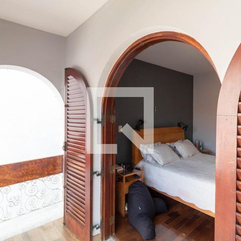 Casa à venda com 385m², 5 quartos e 6 vagas Casa à venda com 385m², 5 quartos e 6 vagasVaranda da Suíte