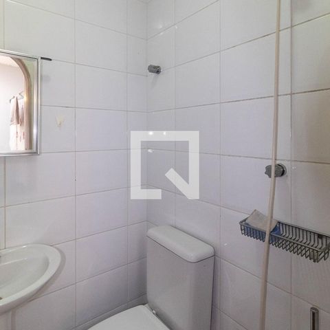 Casa à venda com 385m², 5 quartos e 6 vagas Casa à venda com 385m², 5 quartos e 6 vagasBanheiro de Serviço