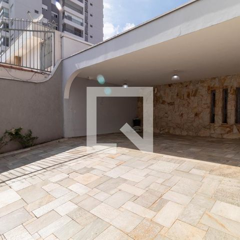 Casa à venda com 385m², 5 quartos e 6 vagas Casa à venda com 385m², 5 quartos e 6 vagasGaragem