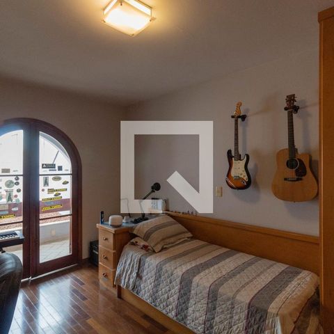 Casa à venda com 385m², 5 quartos e 6 vagas Casa à venda com 385m², 5 quartos e 6 vagasQuarto 2