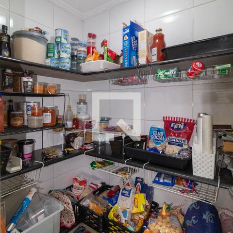 Casa à venda com 385m², 5 quartos e 6 vagas Casa à venda com 385m², 5 quartos e 6 vagasDispensa