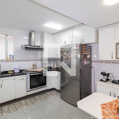 Casa à venda com 385m², 5 quartos e 6 vagas Casa à venda com 385m², 5 quartos e 6 vagasCozinha