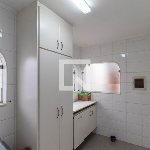 Casa à venda com 385m², 5 quartos e 6 vagas Casa à venda com 385m², 5 quartos e 6 vagasÁrea de Serviço