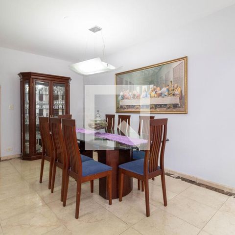 Casa à venda com 385m², 5 quartos e 6 vagas Casa à venda com 385m², 5 quartos e 6 vagasSala 3