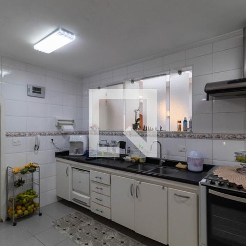 Casa à venda com 385m², 5 quartos e 6 vagas Casa à venda com 385m², 5 quartos e 6 vagasCozinha