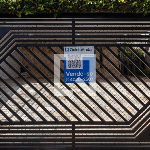 Casa à venda com 385m², 5 quartos e 6 vagas Casa à venda com 385m², 5 quartos e 6 vagasFachada com a Plaquinha Instalada