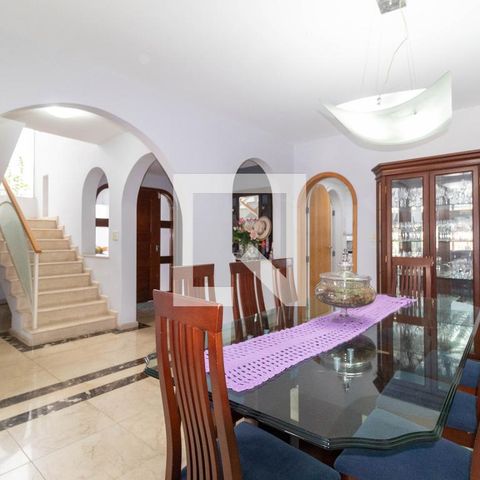 Casa à venda com 385m², 5 quartos e 6 vagas Casa à venda com 385m², 5 quartos e 6 vagasSala 3
