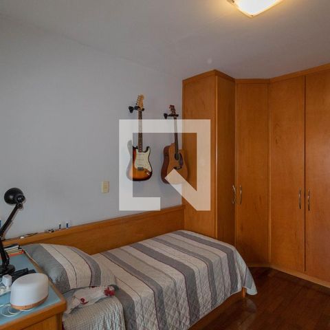 Casa à venda com 385m², 5 quartos e 6 vagas Casa à venda com 385m², 5 quartos e 6 vagasQuarto 2