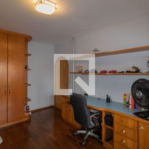 Casa à venda com 385m², 5 quartos e 6 vagas Casa à venda com 385m², 5 quartos e 6 vagasQuarto 2
