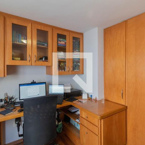 Casa à venda com 385m², 5 quartos e 6 vagas Casa à venda com 385m², 5 quartos e 6 vagasQuarto 1