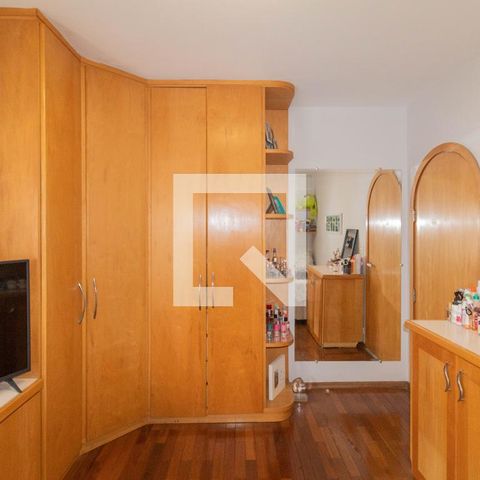 Casa à venda com 385m², 5 quartos e 6 vagas Casa à venda com 385m², 5 quartos e 6 vagasQuarto 3