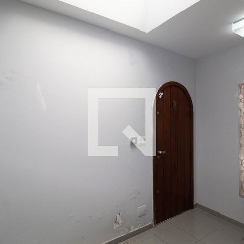Casa à venda com 385m², 5 quartos e 6 vagas Casa à venda com 385m², 5 quartos e 6 vagasÁrea de Serviço