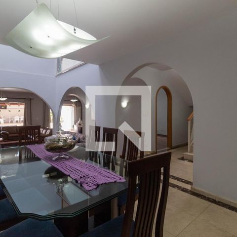 Casa à venda com 385m², 5 quartos e 6 vagas Casa à venda com 385m², 5 quartos e 6 vagasSala 3