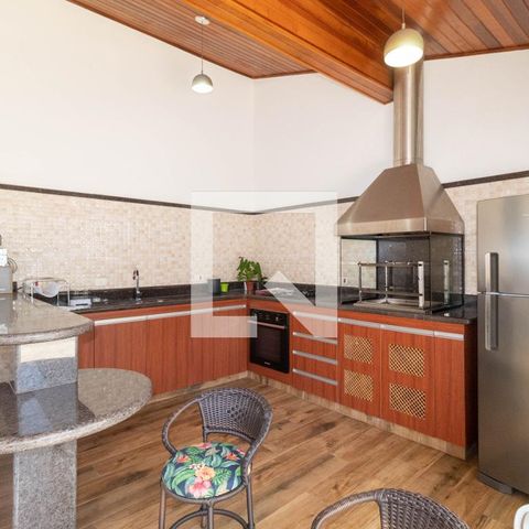 Casa à venda com 385m², 5 quartos e 6 vagas Casa à venda com 385m², 5 quartos e 6 vagasChurrasqueira
