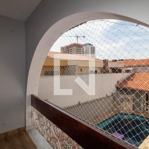 Casa à venda com 385m², 5 quartos e 6 vagas Casa à venda com 385m², 5 quartos e 6 vagasVaranda da Suíte