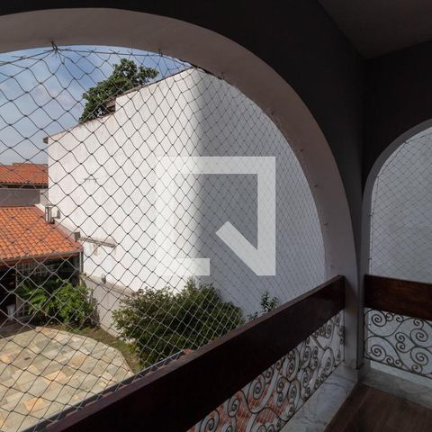 Casa à venda com 385m², 5 quartos e 6 vagas Casa à venda com 385m², 5 quartos e 6 vagasVaranda da Suíte