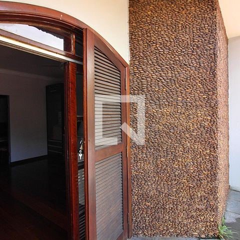 Casa à venda com 344m², 4 quartos e 6 vagasQuarto 1 - Suíte Sacada 