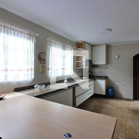 Casa à venda com 344m², 4 quartos e 6 vagasCozinha