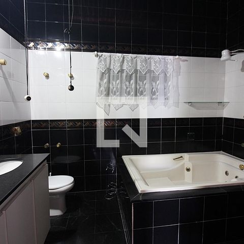 Casa à venda com 344m², 4 quartos e 6 vagasQuarto 1 - Suíte Banheiro 