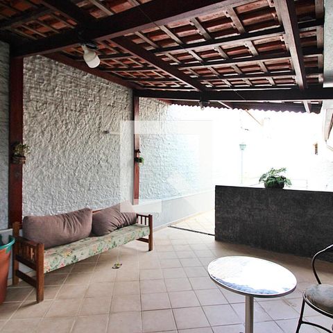 Casa à venda com 344m², 4 quartos e 6 vagasÁrea de Serviço Edícula  