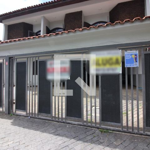 Casa à venda com 344m², 4 quartos e 6 vagasFachada 
