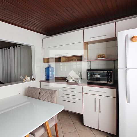 Casa à venda com 344m², 4 quartos e 6 vagasCozinha  Edícula  