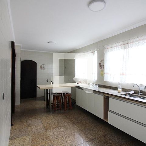 Casa à venda com 344m², 4 quartos e 6 vagasCozinha