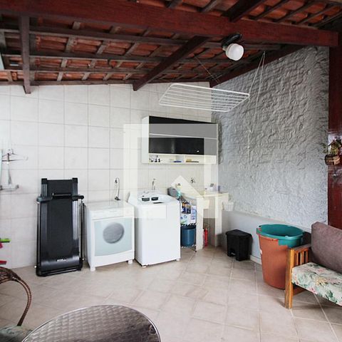 Casa à venda com 344m², 4 quartos e 6 vagasÁrea de Serviço Edícula  