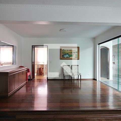 Casa à venda com 344m², 4 quartos e 6 vagasSala 