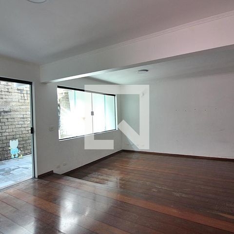 Casa à venda com 344m², 4 quartos e 6 vagasSala 