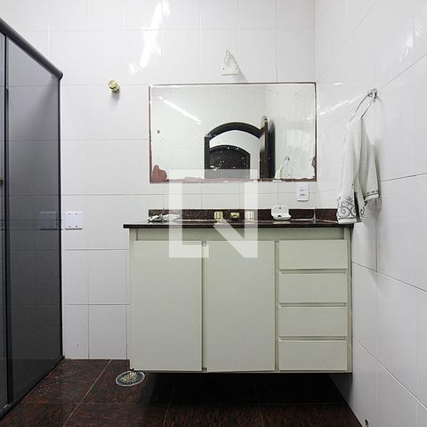 Casa à venda com 344m², 4 quartos e 6 vagasBanheiro Social