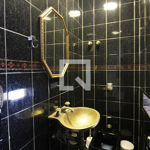 Casa à venda com 344m², 4 quartos e 6 vagasLavabo