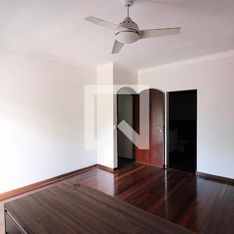 Casa à venda com 344m², 4 quartos e 6 vagasQuarto 1 - Suíte