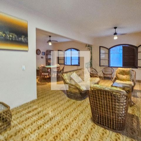 Casa para alugar com 450m², 5 quartos e 6 vagas Casa para alugar com 450m², 5 quartos e 6 vagasSala