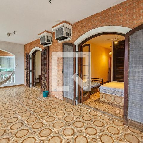 Casa para alugar com 450m², 5 quartos e 6 vagas Casa para alugar com 450m², 5 quartos e 6 vagasVaranda da suíte 1 e 2