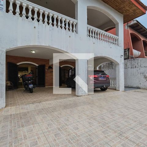 Casa para alugar com 450m², 5 quartos e 6 vagas Casa para alugar com 450m², 5 quartos e 6 vagasFachada