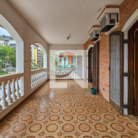 Casa para alugar com 450m², 5 quartos e 6 vagas Casa para alugar com 450m², 5 quartos e 6 vagasVaranda da suíte 1 e 2