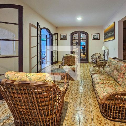 Casa para alugar com 450m², 5 quartos e 6 vagas Casa para alugar com 450m², 5 quartos e 6 vagasSala