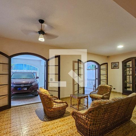 Casa para alugar com 450m², 5 quartos e 6 vagas Casa para alugar com 450m², 5 quartos e 6 vagasSala