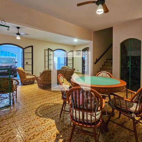 Casa para alugar com 450m², 5 quartos e 6 vagas Casa para alugar com 450m², 5 quartos e 6 vagasSala
